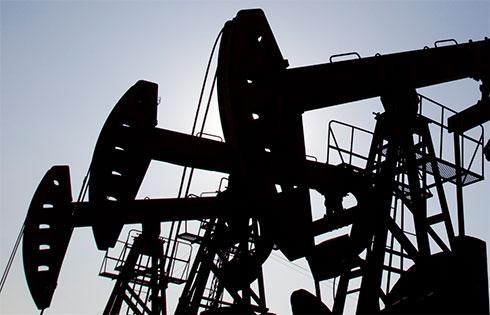 Вартість нафти почала помірно зростати, при цьому ціна на Brent досягла приблизно $77,2 за барель.