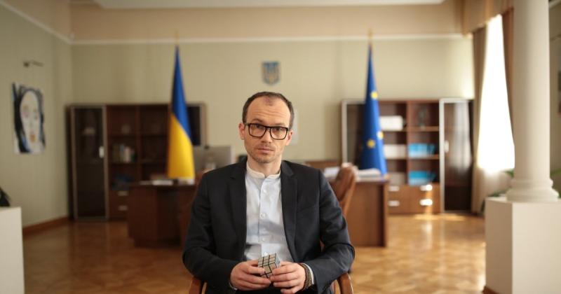 Рада відправила у відставку міністра юстиції Малюську під гучні аплодисменти — відео — online.ua