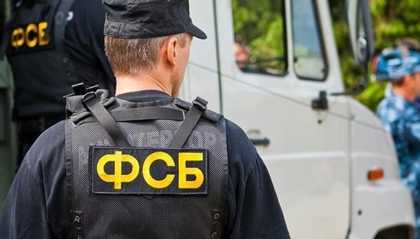 У Криму представники ФСБ проводять обшуки в домівках кримських татар, чиї близькі беруть участь у бойових діях на боці ЗСУ, повідомляють соціальні мережі.