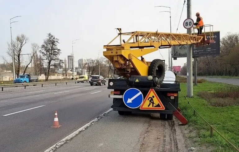 У Києві з 1 листопада максимальна швидкість на автошляхах була знижена. Це стосується навіть ділянок, де раніше дозволялася швидкість до 80 км/год.