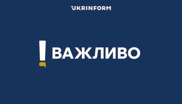 Російські війська нанесли удар по багатоповерховому будинку в Харківській області: рятувальники проводять пошукові роботи під уламками.