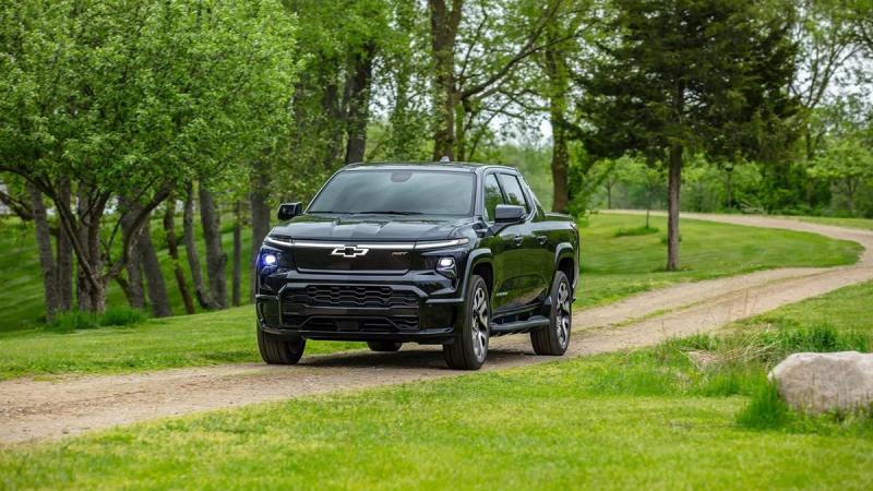 Chevrolet Silverado тепер оснащений новою функцією, яка дозволяє йому рухатися по діагоналі - Auto24.